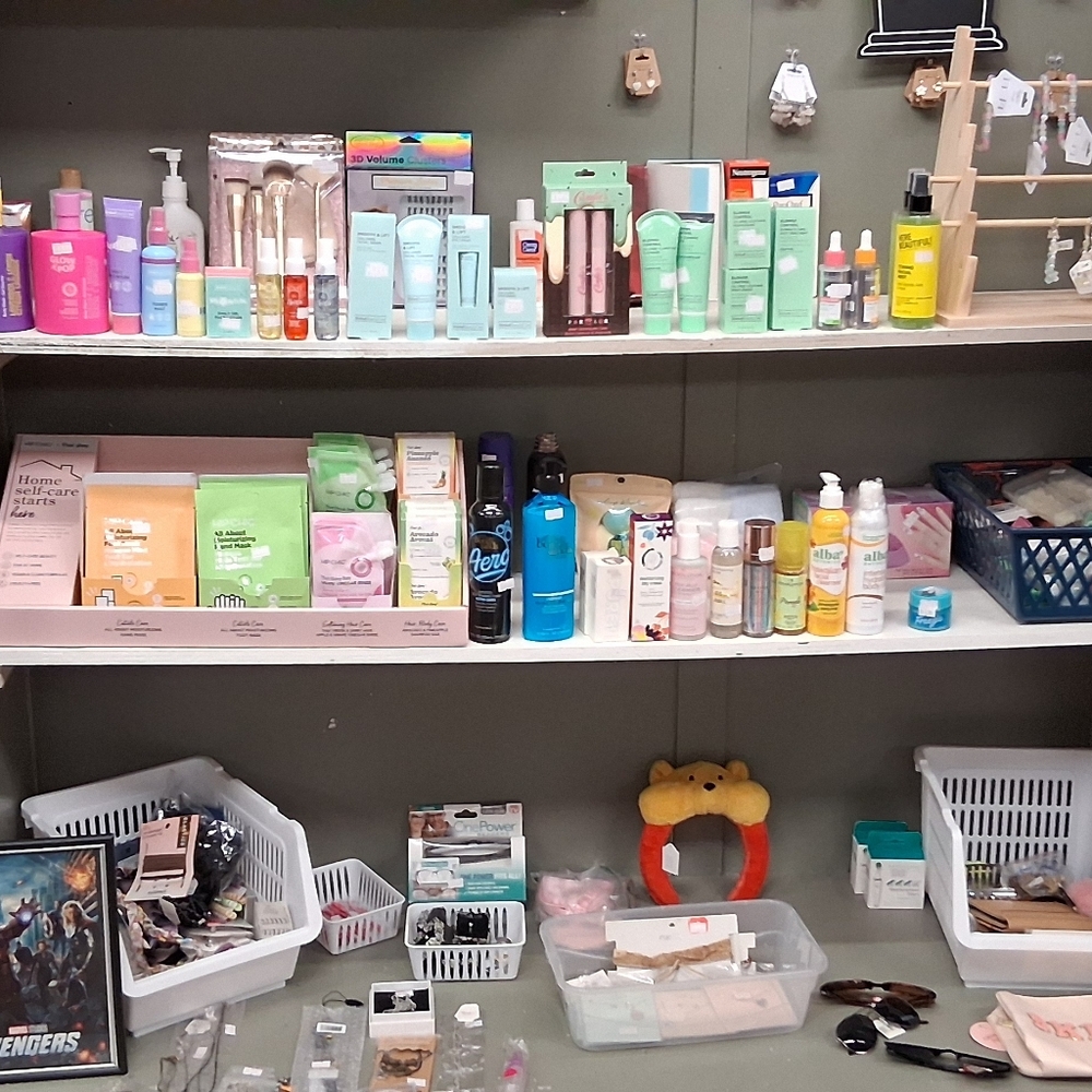 4 Lb Mystery Drugstore Makeup & Skincare Bundle! - Picture 3 of 11